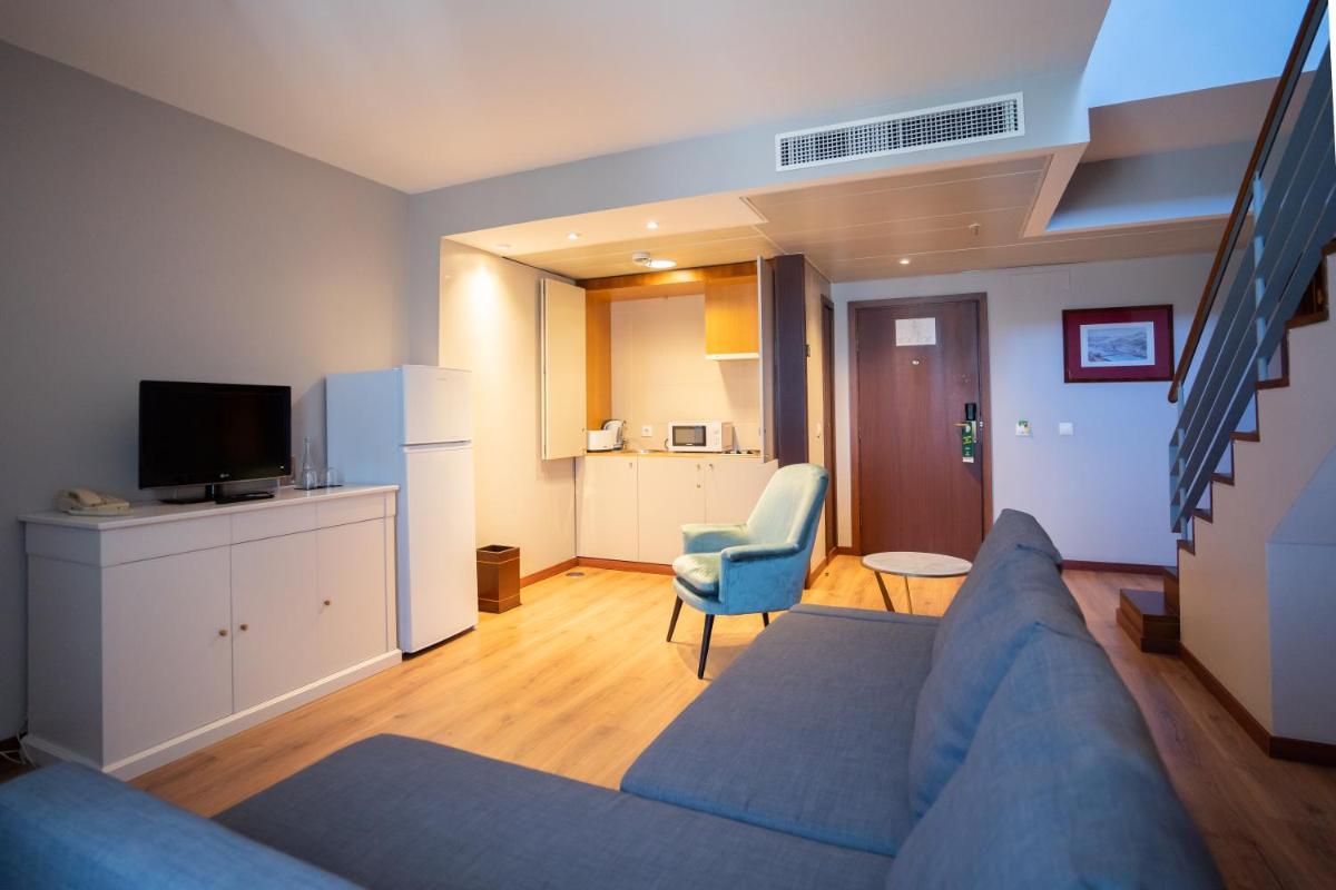 Uma televisão e/ou sistema de entretenimento em Gaia Residence