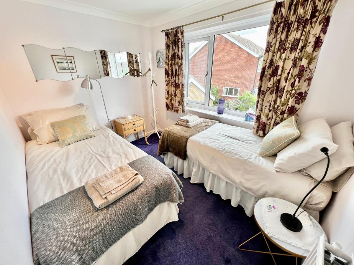 3 bedroom house with ample parking and garden - Housity