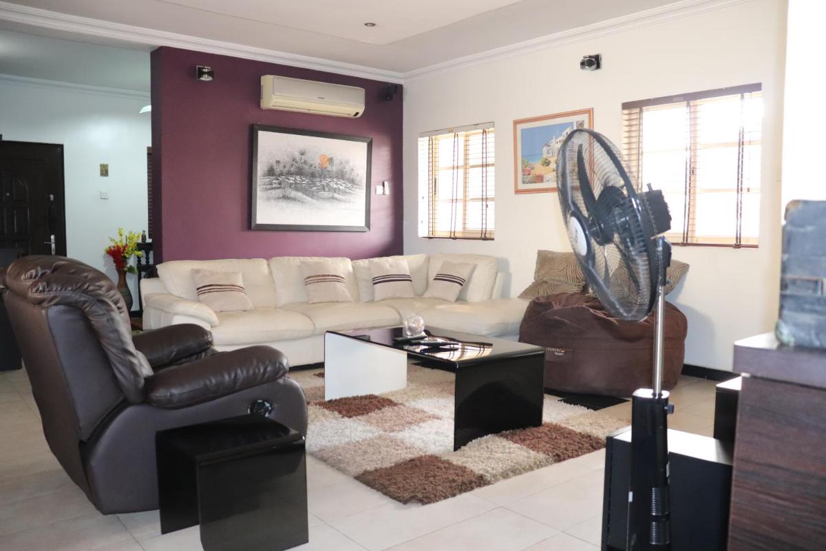 Homestay 718 - Lovely 2 Bedroom Flat in VI - Housity