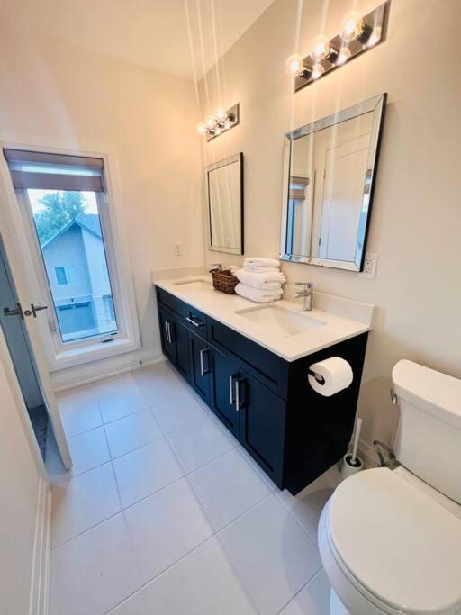 Tastefully furnished brand new 4-bedroom townhouse - Fresh and Modern - Housity