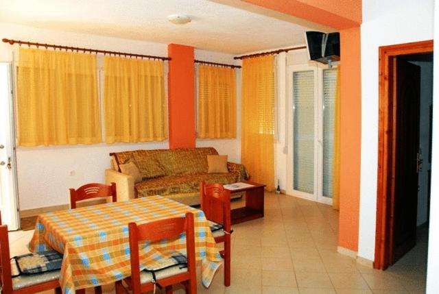 Avra Apartments - Housity