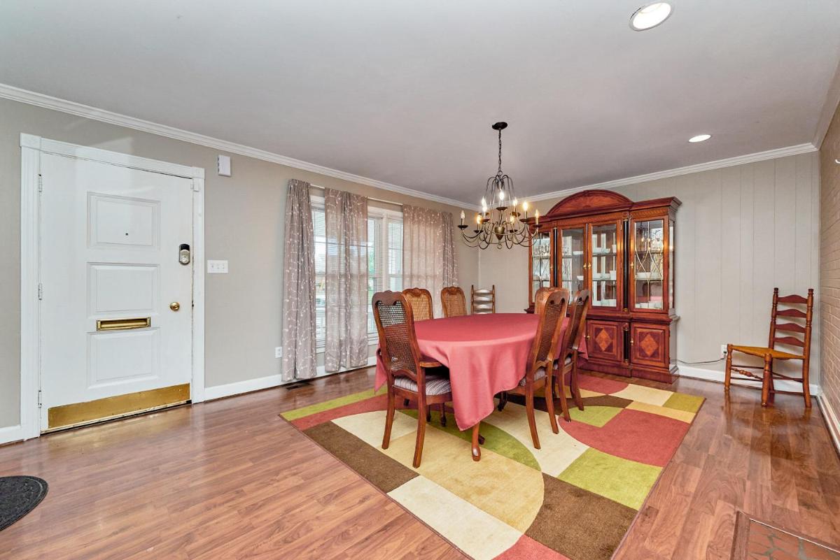 HOLIDAY HOME 5 BR 3 BA Near Beaches and Venues - Housity