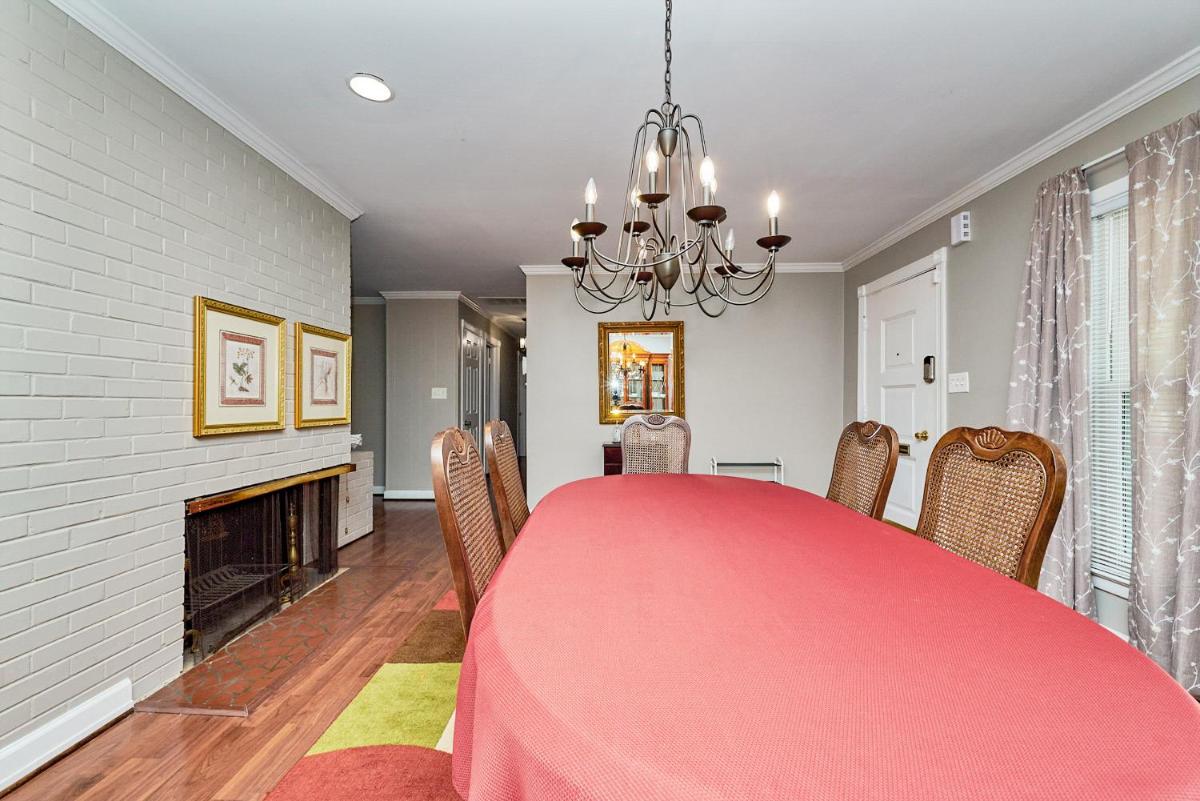 HOLIDAY HOME 5 BR 3 BA Near Beaches and Venues - Housity