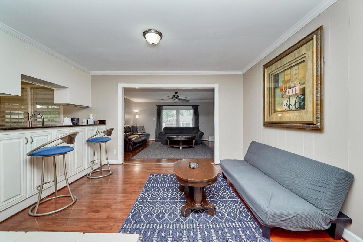 HOLIDAY HOME 5 BR 3 BA Near Beaches and Venues - Housity