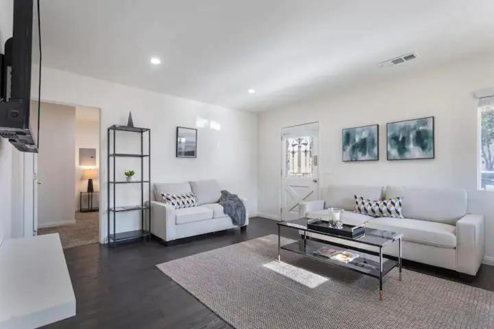 Remodeled 4BR near SoFi, Forum, Hollywood, LA Live - Housity