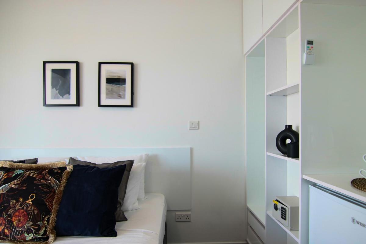 Phaedrus Living: Luxury Suite Nicosia 509 - Housity