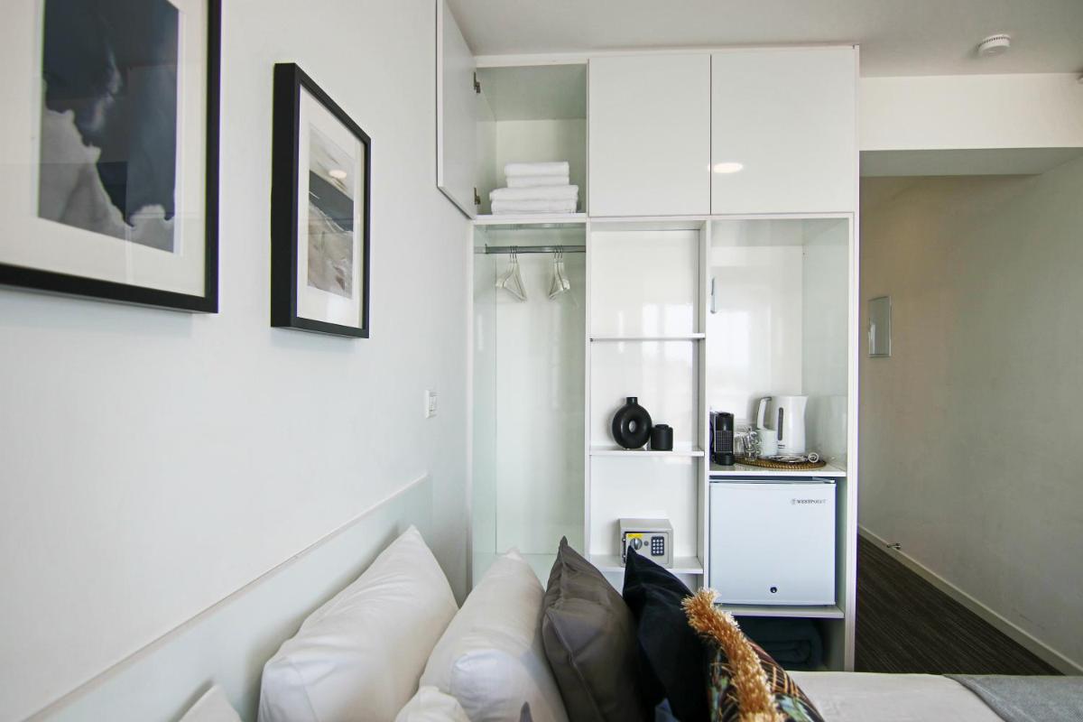 Phaedrus Living: Luxury Suite Nicosia 509 - Housity