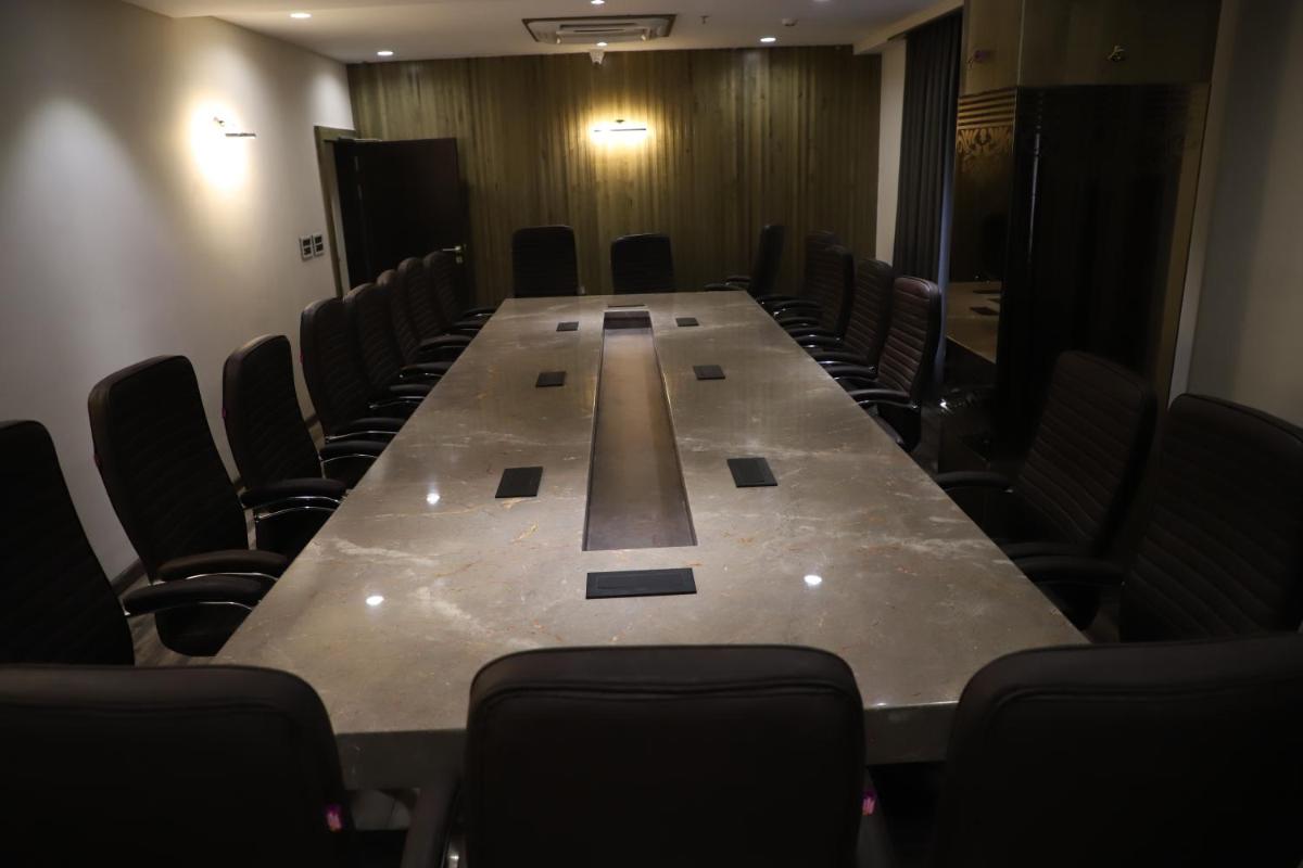 THE ROYAL CLASS HOTEL - Housity