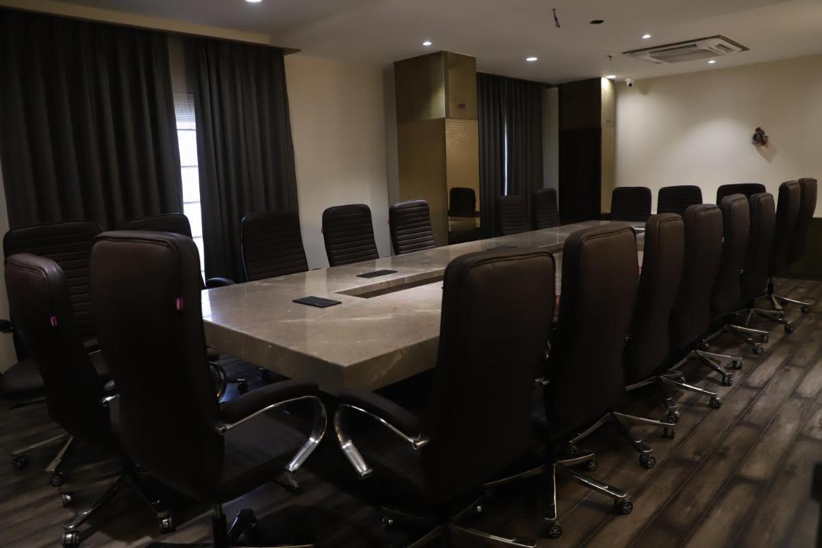THE ROYAL CLASS HOTEL - Housity