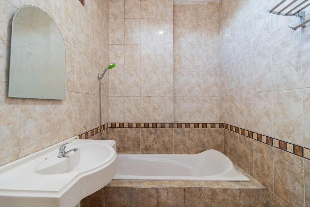 RedDoorz near Silangit International Airport - Housity