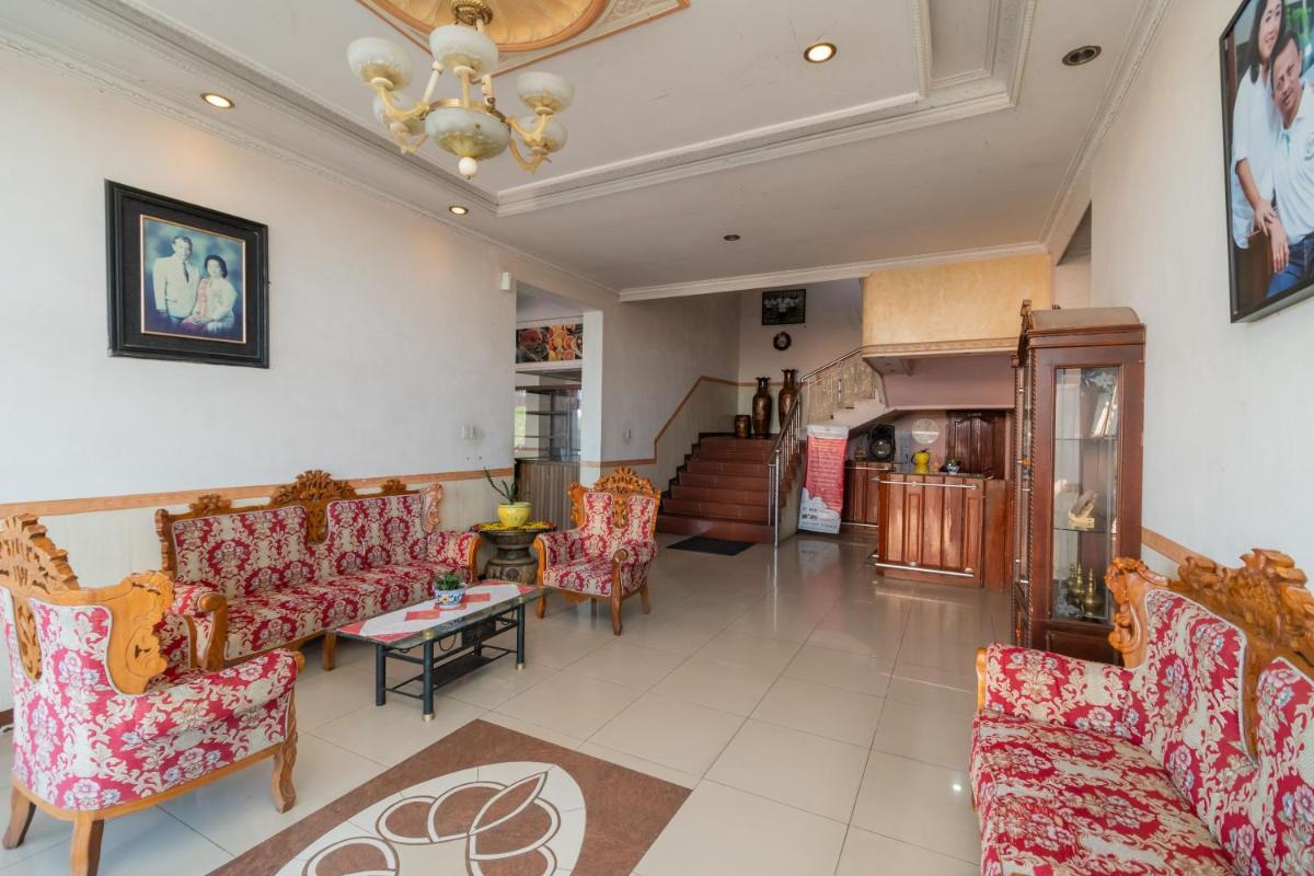 RedDoorz near Silangit International Airport - Housity