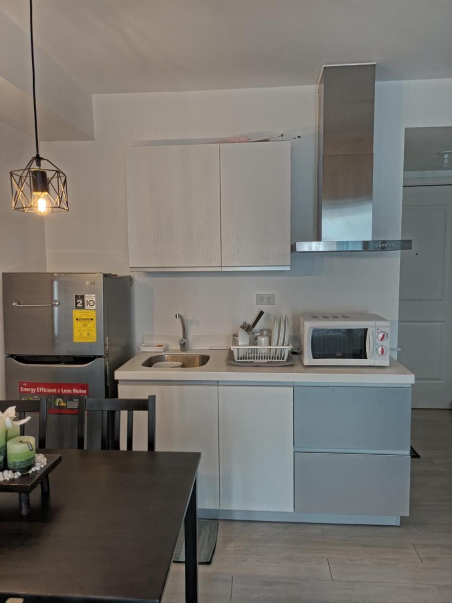 Charming Azure Condo with Wi-Fi plus Netflix - Housity