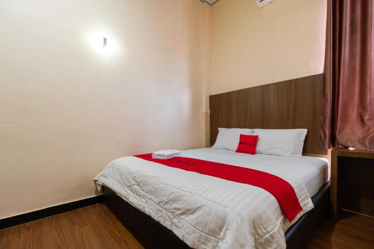 RedDoorz Plus near Ramayana Pematangsiantar - Housity