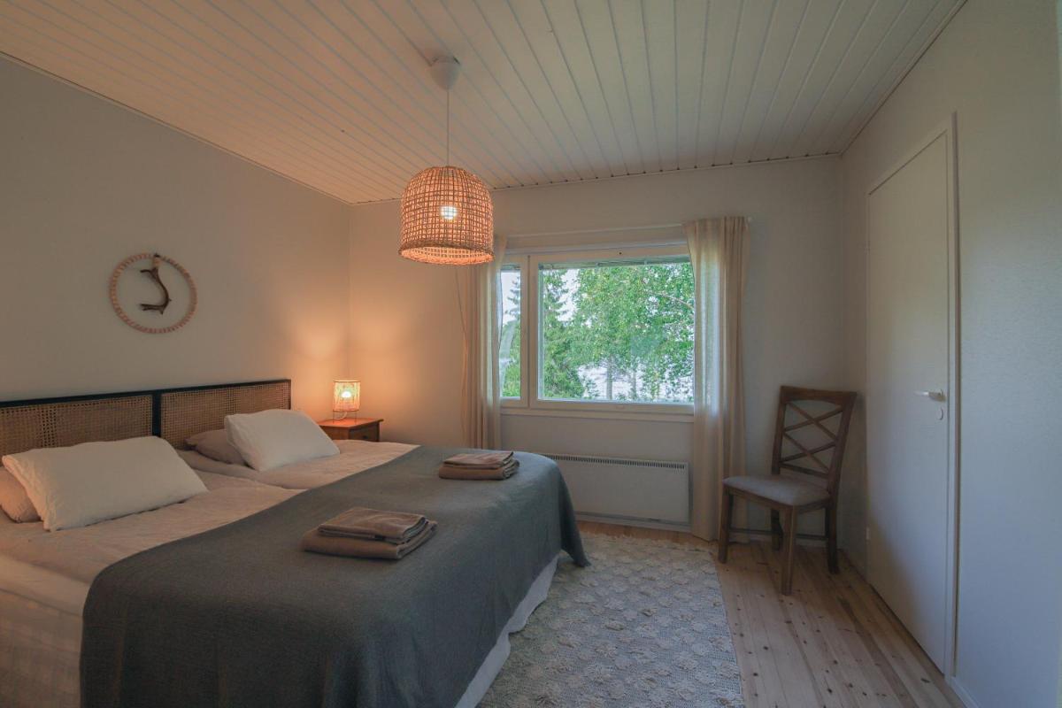 Lakeside holiday home - Housity
