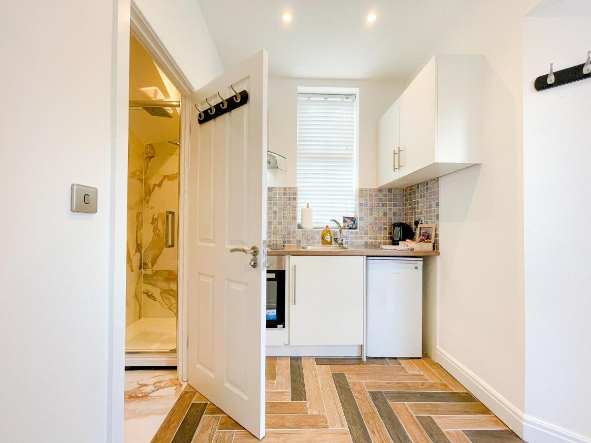 46 Ashfield Rd, Altrincham - Housity