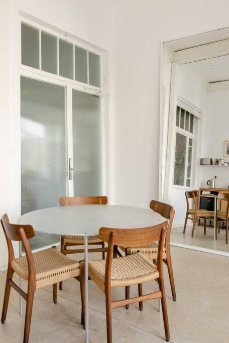 Suitetrails - A Gorgeous Studio in the Hippest Building in Town