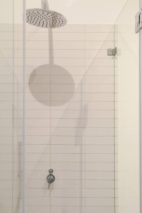 Suitetrails - A Gorgeous Studio in the Hippest Building in Town