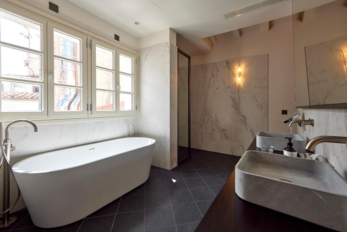 Un baño de Puro Grand Hotel