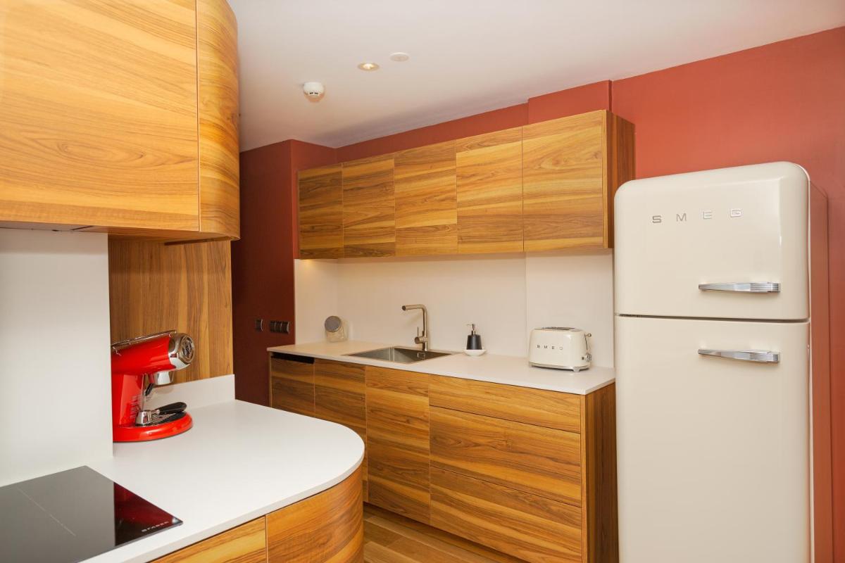 Una cocina o zona de cocina en Bohemia Suites & Spa - Adults Only