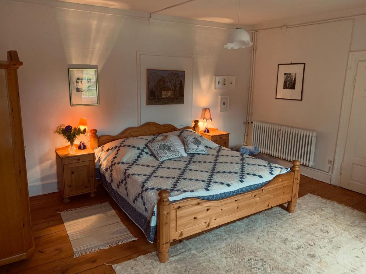 Private apartment in historic castle from 1608 with tenniscourt - Housity