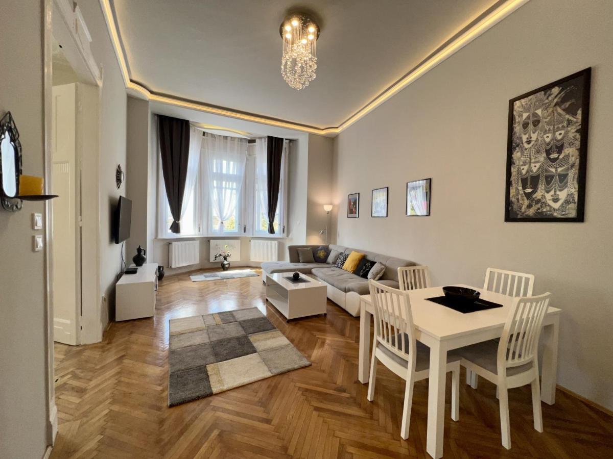 Suitetrails - Krisztina Apartments