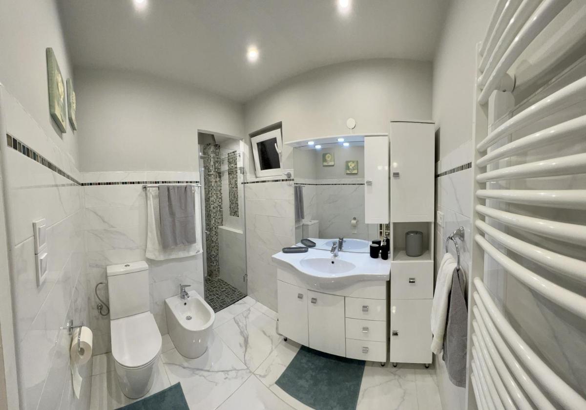 Suitetrails - Krisztina Apartments