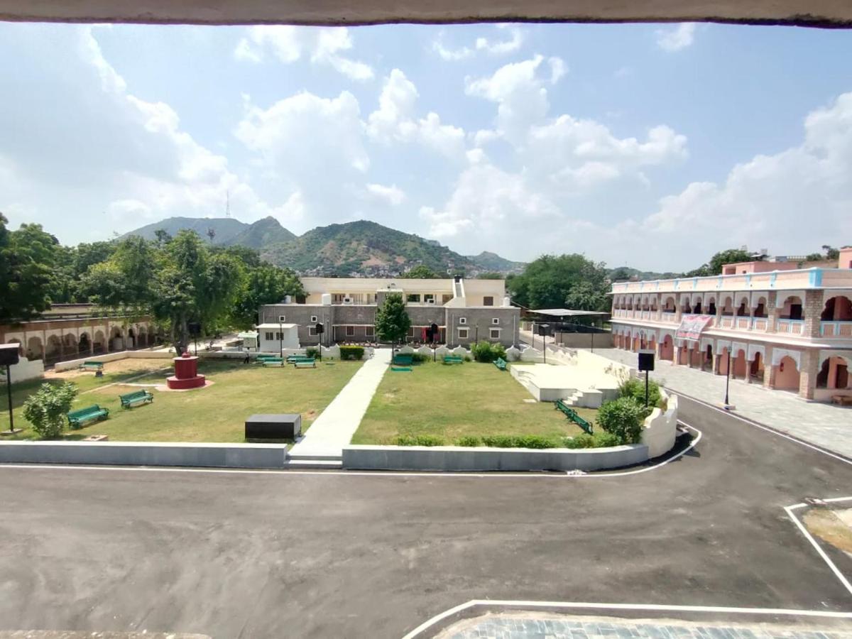 HOTEL KING EDWARD MEMORIAL - Housity