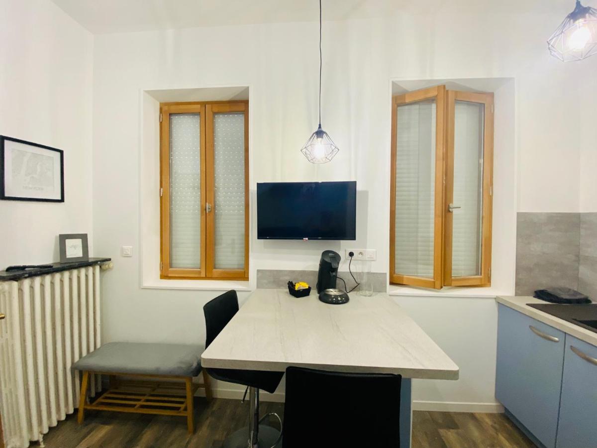 Studio neuf bien placé, jardin et parking gratuit - Housity