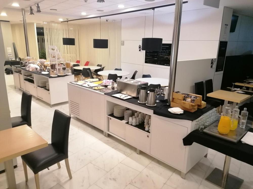 Comida en o cerca de este hotel