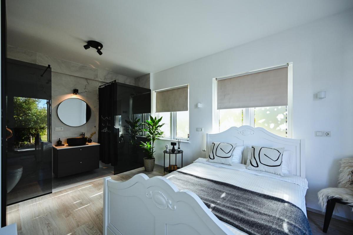 ÁLka - Cozy Room by the Sea With Private Hot Tub - Housity
