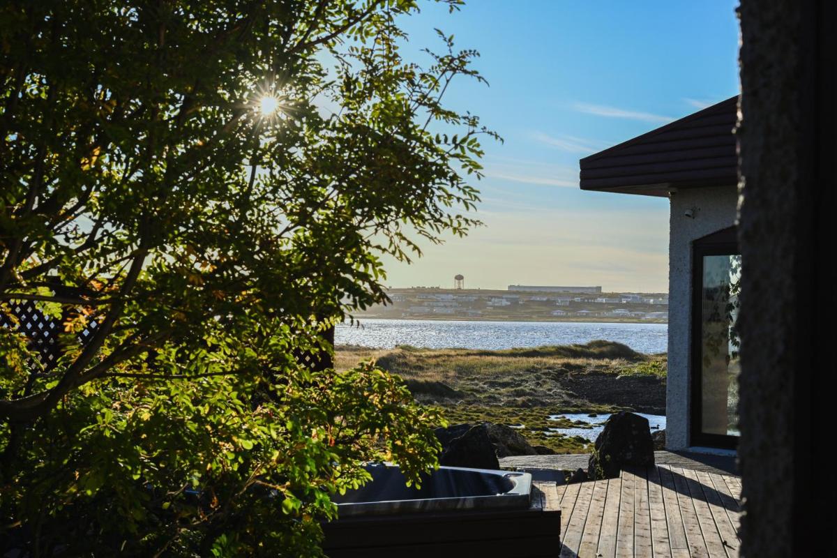 ÁLka - Cozy Room by the Sea With Private Hot Tub - Housity