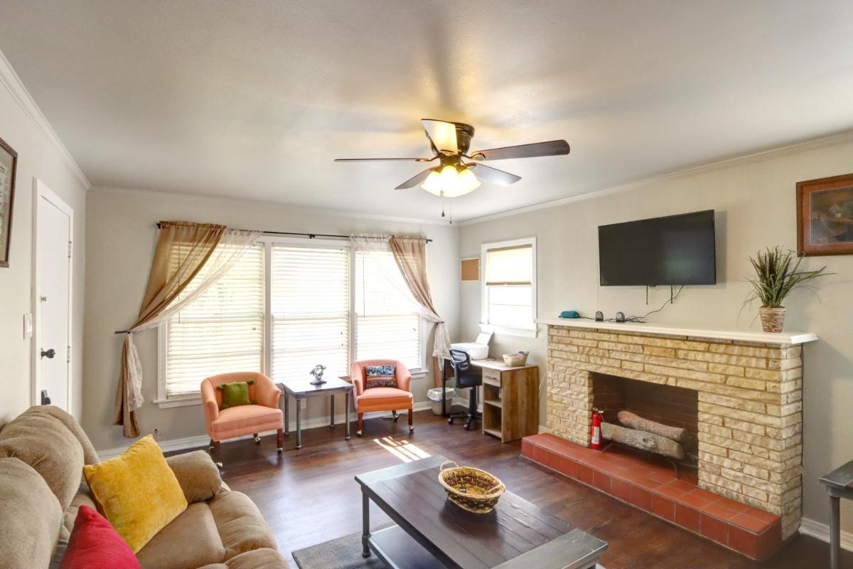 Hillside Game Palazzo near AT&T and Six flags, 3miles from Downtown - Housity