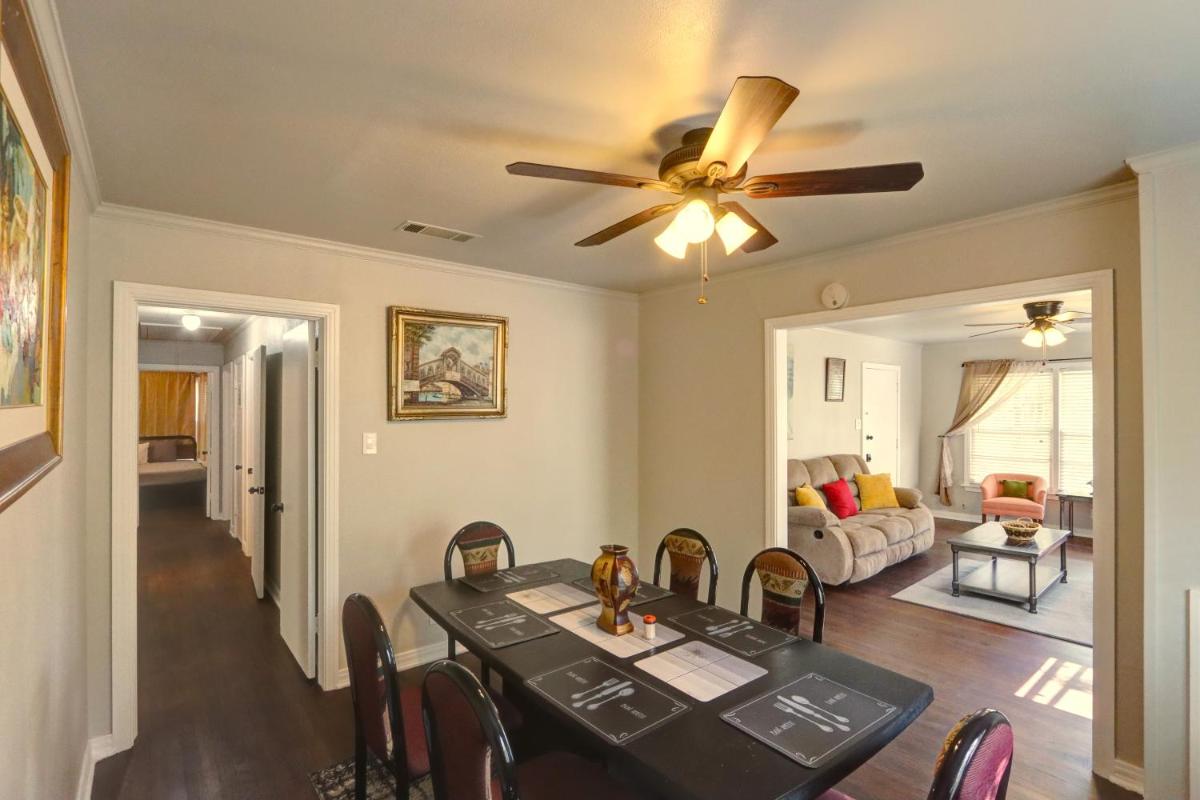 Hillside Game Palazzo near AT&T and Six flags, 3miles from Downtown - Housity