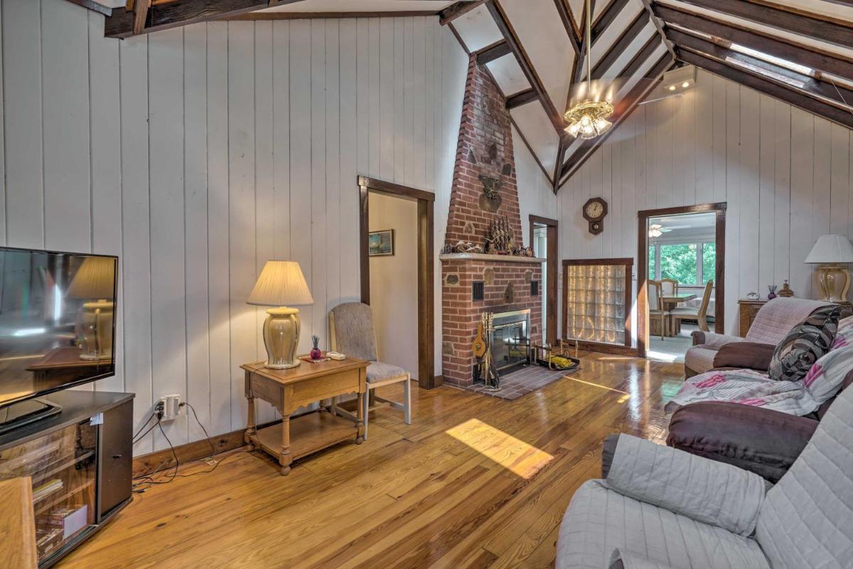 Dog-Friendly Waretown Home with Furnished Deck! - Housity