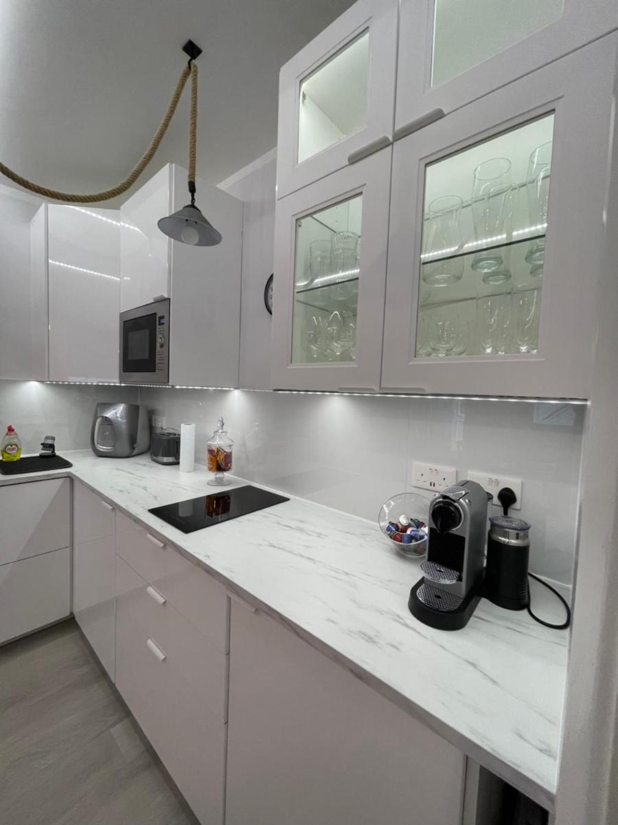 Bright Holidays Kemptown Apartment - Housity
