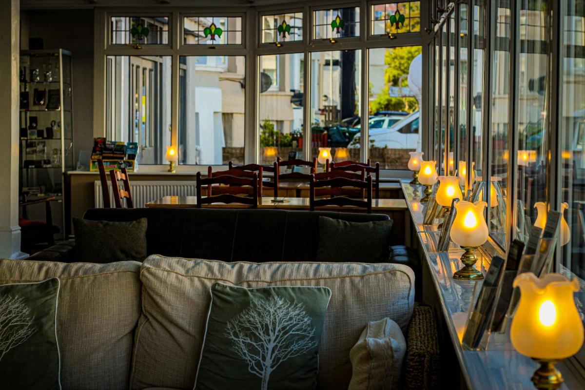 New Loretta Hotel - Housity