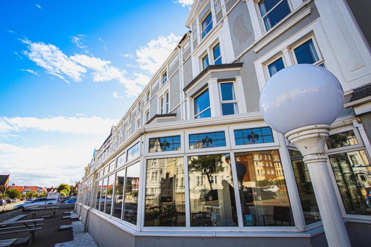 New Loretta Hotel - Housity
