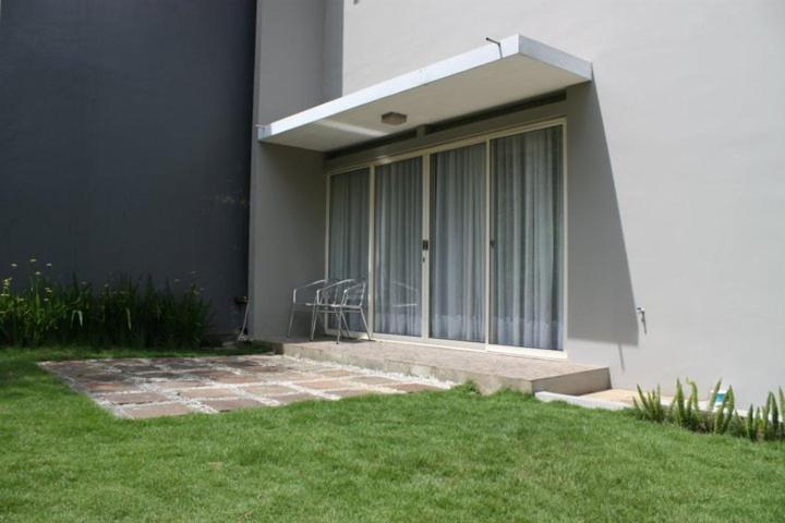 Imah Dago Villa - Budget Staycation villa in Bandung - Housity
