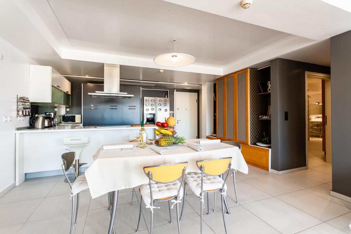 City View Apartment With Amazing Veranda - Housity