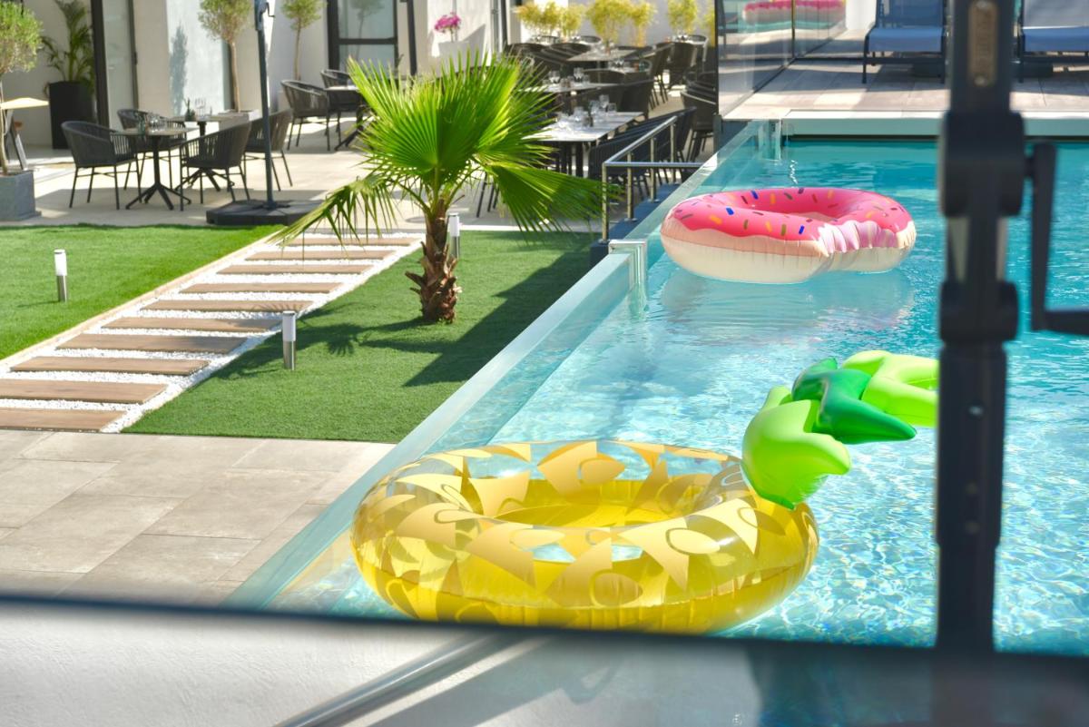 Piscine de l'établissement Le Meez ou située à proximité