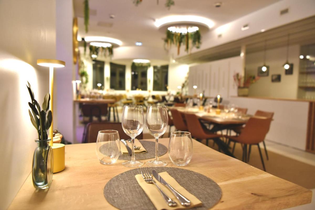 Restaurant ou autre lieu de restauration dans l'établissement Le Meez