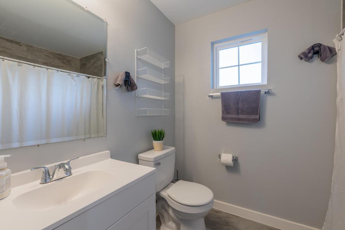 Eastlawn Place cozy 2 bdrm townhome near downtown San Antonio - Housity