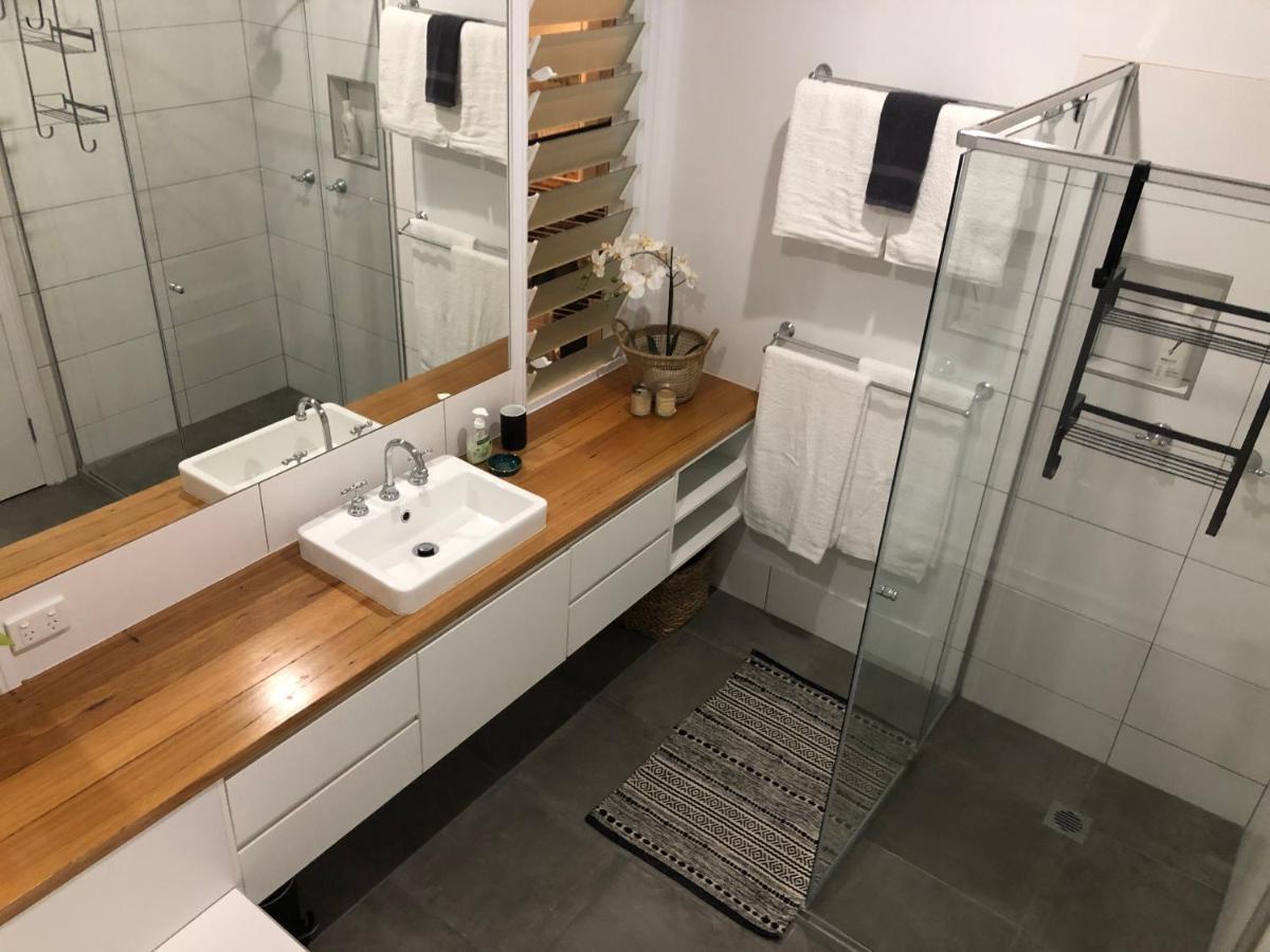 Dual living House - 180m to River - Pet Friendly - Pool & Sauna - Housity