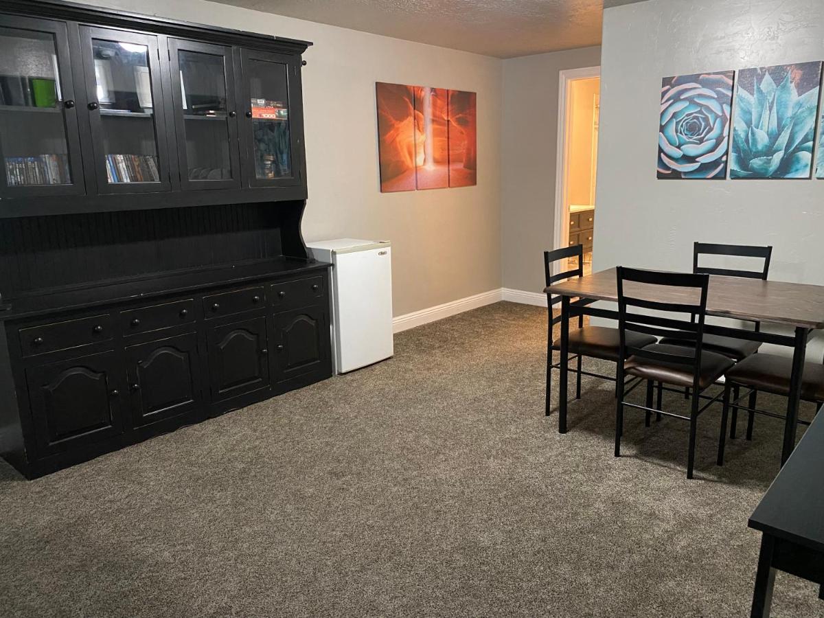 Cozy One Bedroom w/Theater - Housity