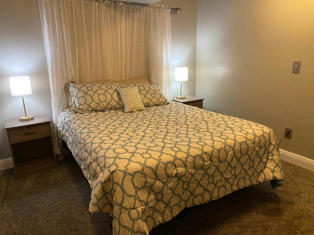 Cozy One Bedroom w/Theater - Housity