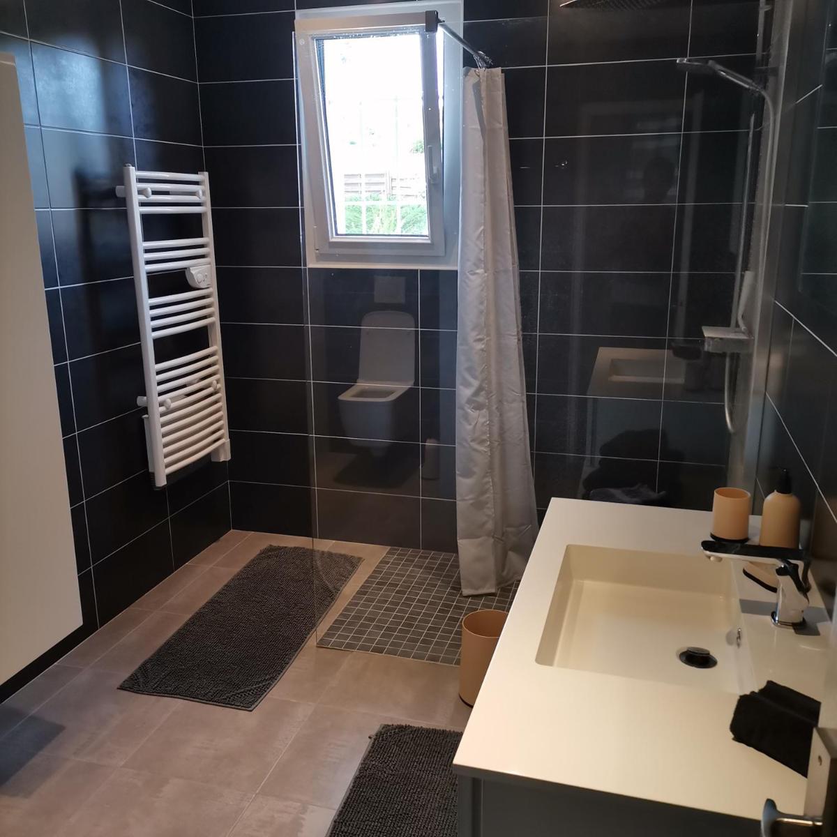 Appartement dans habitation privée avec piscine - Housity
