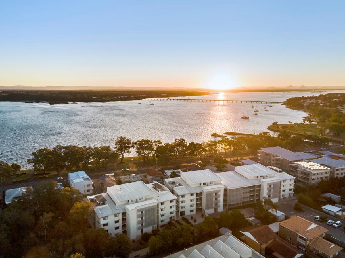 3 Bedroom Penthouse - Short Walk to Sandstone Point - Housity