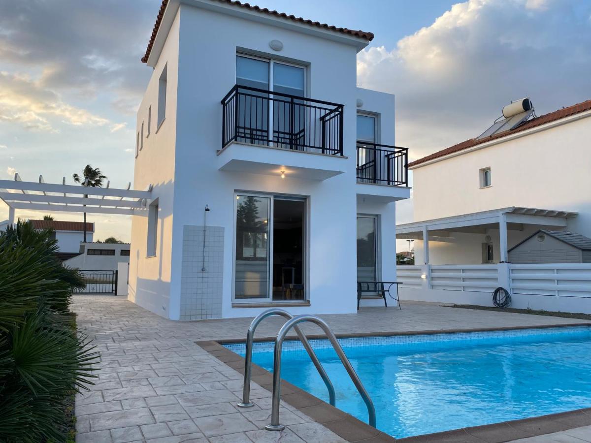 3-bedroom villa with swimming pool 1km from beach - Housity