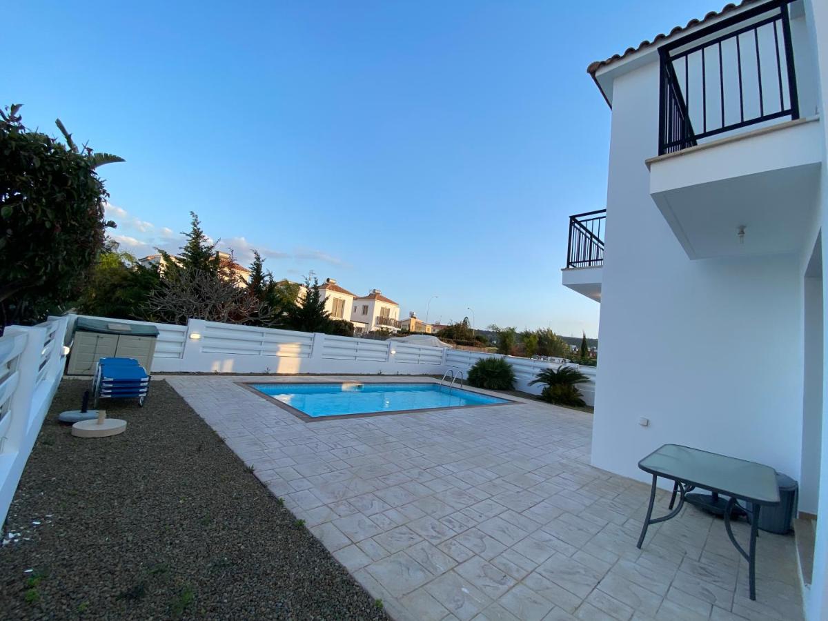 3-bedroom villa with swimming pool 1km from beach - Housity