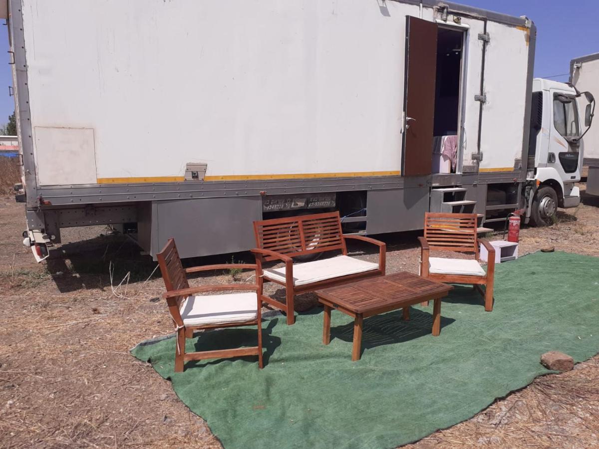 Luxury family caravan truck in the Golan Heights - Housity